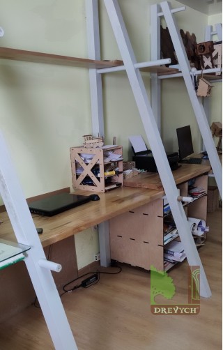 Дерев'яний стіл в офіс Wood Loft